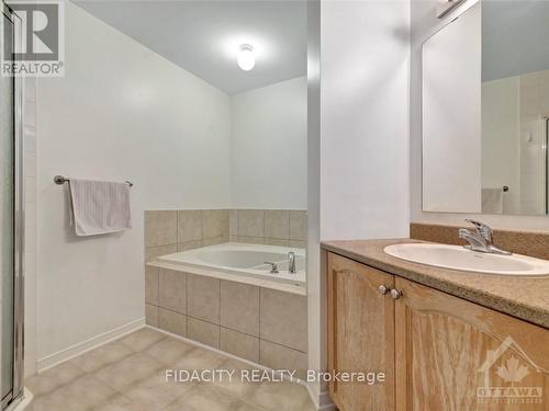 301 Gotham Pvt, Ottawa, ON - Indoor Photo Showing Bathroom