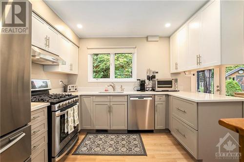 Lots of counter space and storage - 10 Chimo Drive, Kanata, ON - Indoor Photo Showing Kitchen