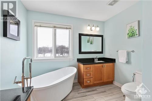 4464 Shoreline Drive, Ottawa, ON - Indoor Photo Showing Bathroom