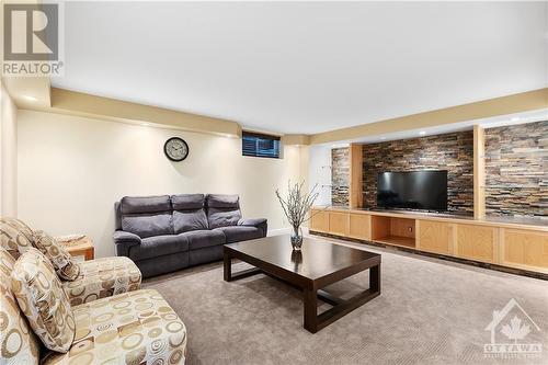 4464 Shoreline Drive, Ottawa, ON - Indoor Photo Showing Living Room