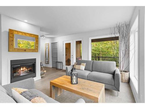 Salon - 677 305E Avenue, Saint-Hippolyte, QC - Indoor Photo Showing Living Room With Fireplace