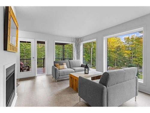 Salon - 677 305E Avenue, Saint-Hippolyte, QC - Indoor Photo Showing Living Room With Fireplace