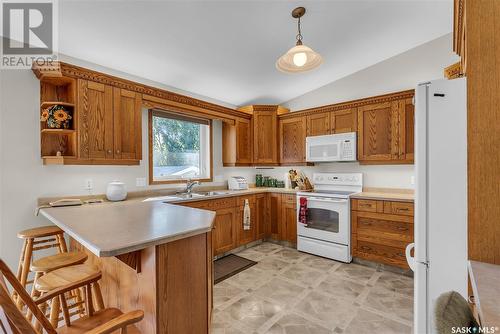 81 15Th Street, Battleford, SK - Indoor Photo Showing Kitchen With Double Sink