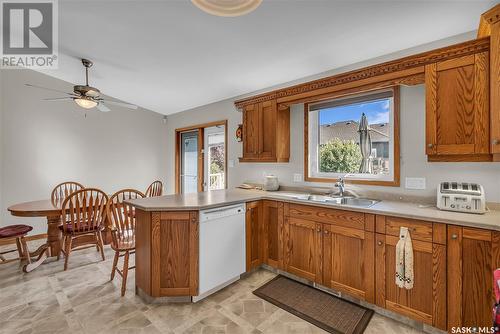 81 15Th Street, Battleford, SK - Indoor Photo Showing Kitchen With Double Sink