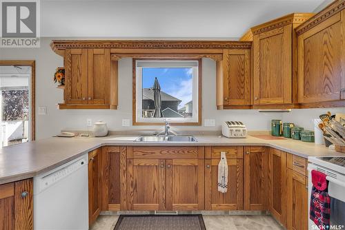 81 15Th Street, Battleford, SK - Indoor Photo Showing Kitchen With Double Sink