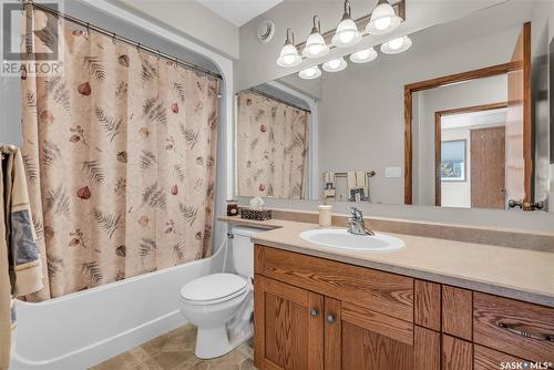 81 15Th Street, Battleford, SK - Indoor Photo Showing Bathroom