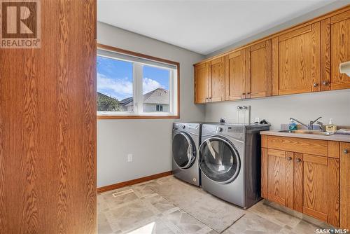 81 15Th Street, Battleford, SK - Indoor Photo Showing Laundry Room