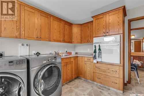 81 15Th Street, Battleford, SK - Indoor Photo Showing Laundry Room