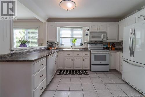 6 Ayerscott Court, Rothesay, NB - Indoor Photo Showing Kitchen