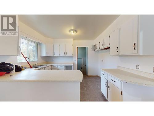 471 Lewis Drive, Quesnel, BC - Indoor Photo Showing Kitchen With Double Sink