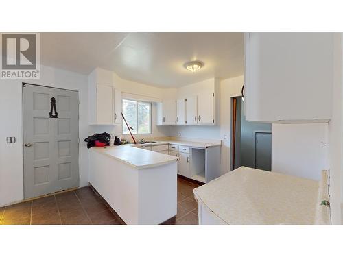 471 Lewis Drive, Quesnel, BC - Indoor Photo Showing Kitchen