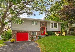 6 Glen Manor Drive  Dartmouth, NS B3A 3S5