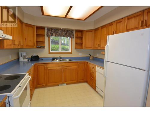 4082 Second Avenue, Smithers, BC - Indoor Photo Showing Kitchen With Double Sink