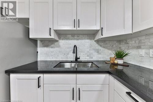 291 Antigua Road, Mississauga, ON - Indoor Photo Showing Kitchen