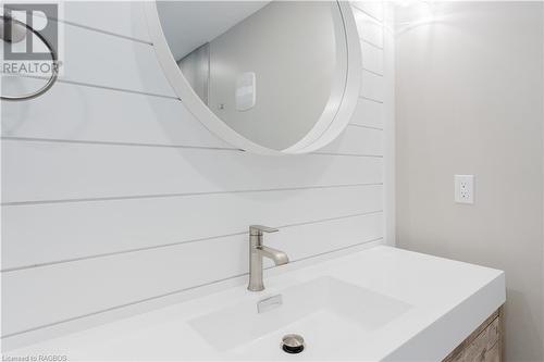 Attention to design detail with shiplap wall - 12 Mitchell Lane, Saugeen Shores, ON - Indoor