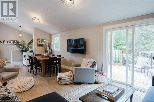 12 Mitchell Lane, Saugeen Shores, ON - Indoor Photo Showing Living Room