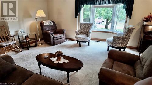 963 Boardwalk Street, Huron-Kinloss, ON - Indoor Photo Showing Living Room