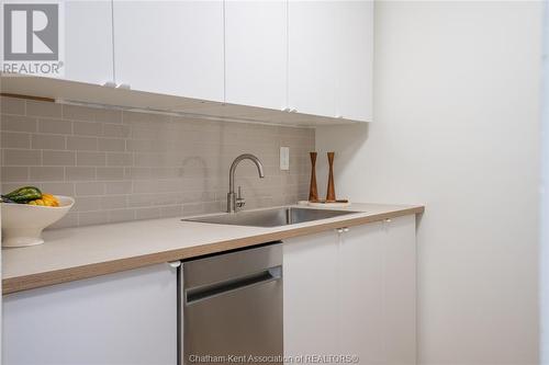 140 Park Avenue East Unit# 311, Chatham, ON - Indoor Photo Showing Kitchen