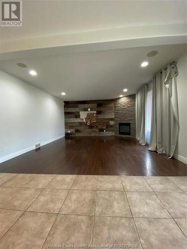 1081 Woodland Crescent, Lakeshore, ON - Indoor Photo Showing Other Room