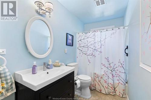 168 Coghill, Kingsville, ON - Indoor Photo Showing Bathroom