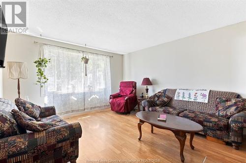 168 Coghill, Kingsville, ON - Indoor Photo Showing Living Room