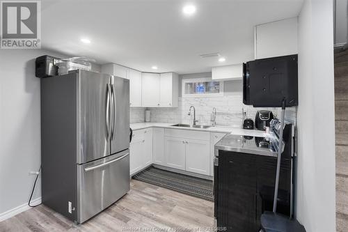 10240 Eastcourt Drive, Windsor, ON - Indoor Photo Showing Kitchen