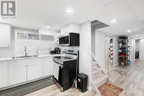 10240 Eastcourt Drive, Windsor, ON - Indoor Photo Showing Kitchen