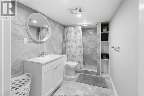 10240 Eastcourt Drive, Windsor, ON - Indoor Photo Showing Bathroom