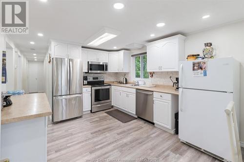 10240 Eastcourt Drive, Windsor, ON - Indoor Photo Showing Kitchen