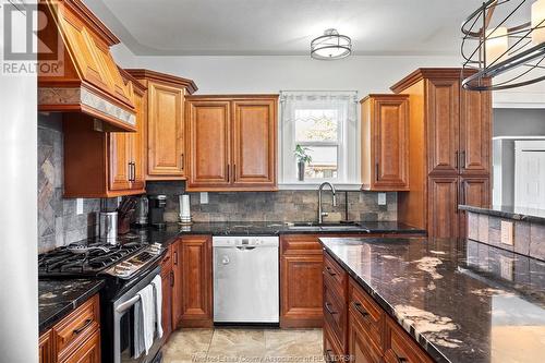 9928 Walker Road, Amherstburg, ON - Indoor Photo Showing Kitchen