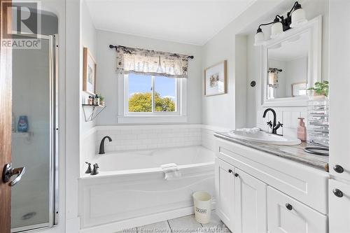 9928 Walker Road, Amherstburg, ON - Indoor Photo Showing Bathroom