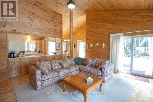 Lt1,443,Lt3 Weglarz Road, Madawaska Valley, ON - Indoor Photo Showing Living Room