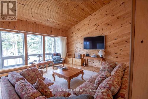 Lt1,443,Lt3 Weglarz Road, Madawaska Valley, ON - Indoor Photo Showing Living Room