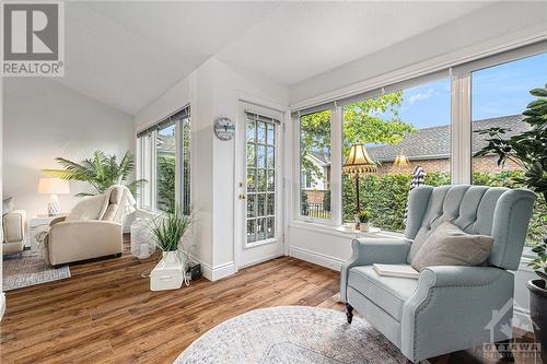 44 Innesbrook Court, Stittsville, ON - Indoor Photo Showing Living Room