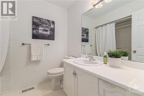 44 Innesbrook Court, Stittsville, ON - Indoor Photo Showing Bathroom