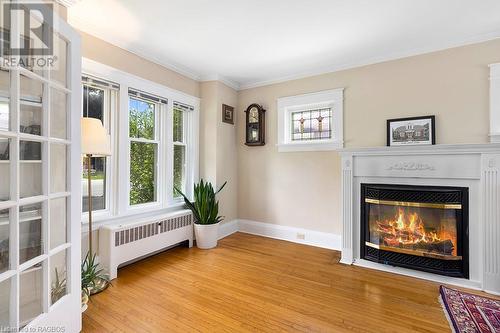 1131 4Th Avenue W, Owen Sound, ON - Indoor Photo Showing Living Room With Fireplace