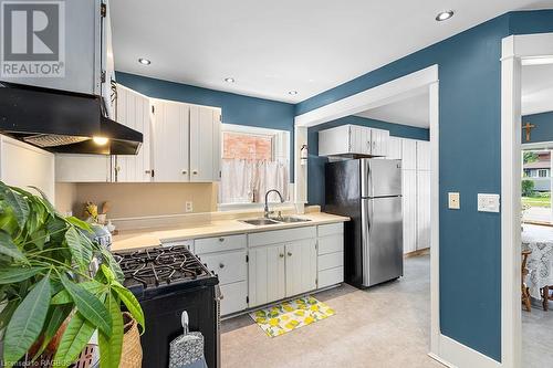 1131 4Th Avenue W, Owen Sound, ON - Indoor Photo Showing Kitchen With Double Sink