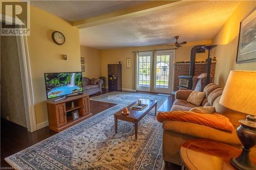 704 11Th Street, Hanover, ON - Indoor Photo Showing Living Room