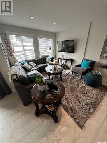 3250 Daphne Street, Regina, SK - Indoor Photo Showing Living Room