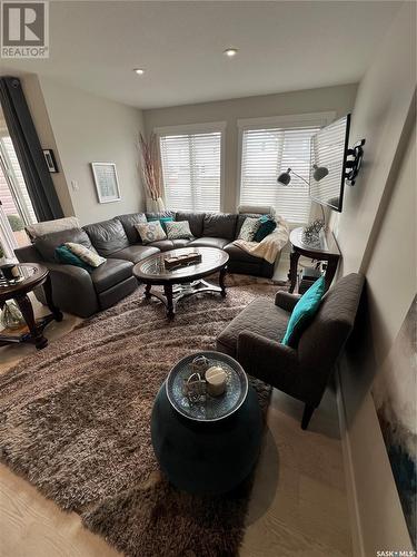 3250 Daphne Street, Regina, SK - Indoor Photo Showing Living Room