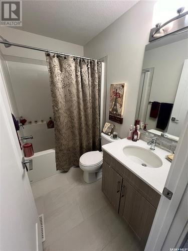 3250 Daphne Street, Regina, SK - Indoor Photo Showing Bathroom