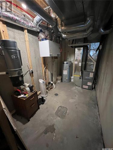 3250 Daphne Street, Regina, SK - Indoor Photo Showing Basement