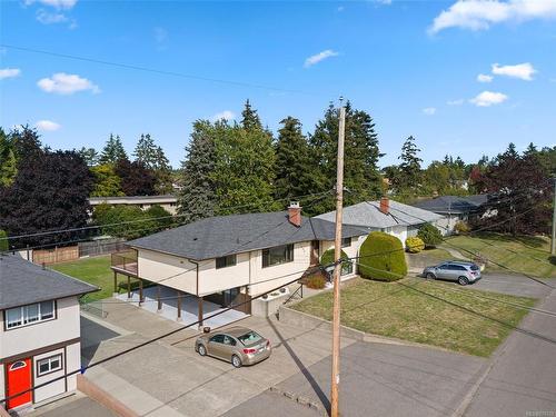 1690 Garnet Rd, Saanich, BC 