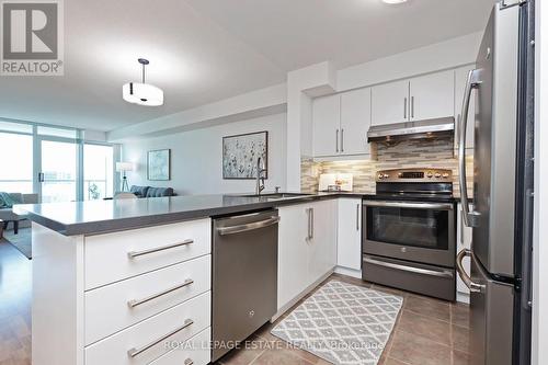 2211 - 5500 Yonge Street, Toronto, ON - Indoor Photo Showing Kitchen With Upgraded Kitchen