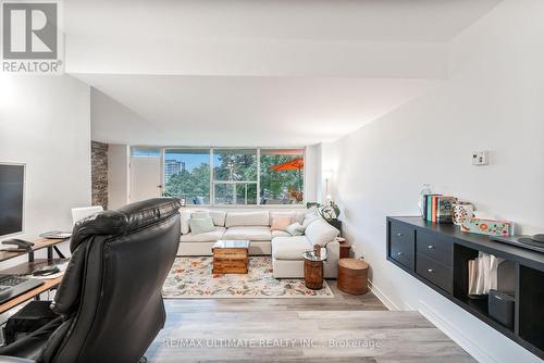 204 - 20 Forest Manor Road, Toronto, ON - Indoor Photo Showing Living Room