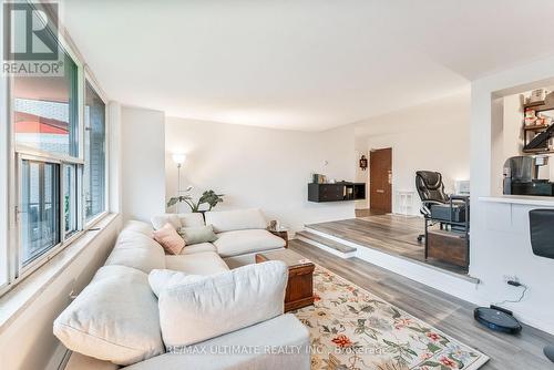 204 - 20 Forest Manor Road, Toronto, ON - Indoor Photo Showing Living Room