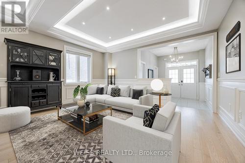 14 Baleberry Crescent, East Gwillimbury, ON - Indoor Photo Showing Living Room