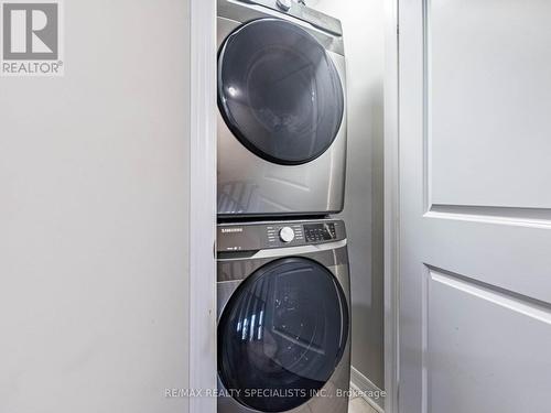 29 Finegan Circle, Brampton, ON - Indoor Photo Showing Laundry Room