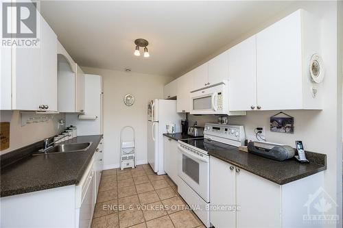 46&50 Fifth Street E, South Dundas, ON - Indoor Photo Showing Kitchen