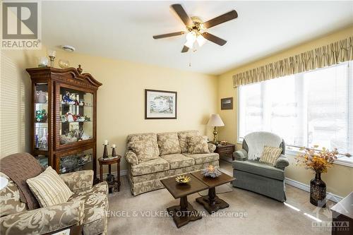 46&50 Fifth Street E, South Dundas, ON - Indoor Photo Showing Living Room